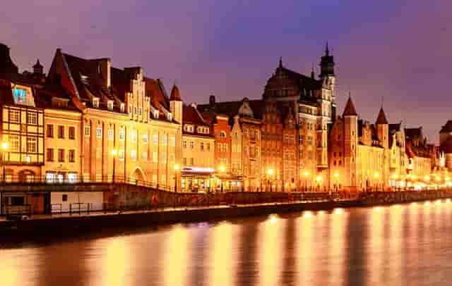 时尚穿搭女装：看展何以成为当代年轻人的新时尚“标配”